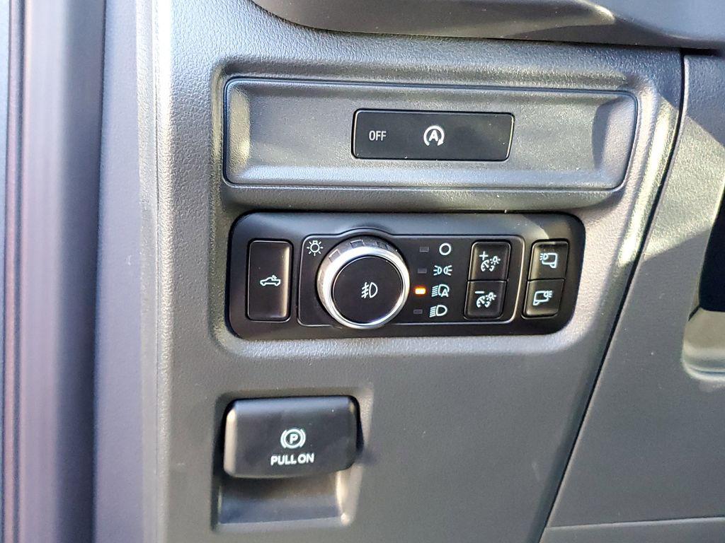 new 2025 Ford F-150 car, priced at $52,109
