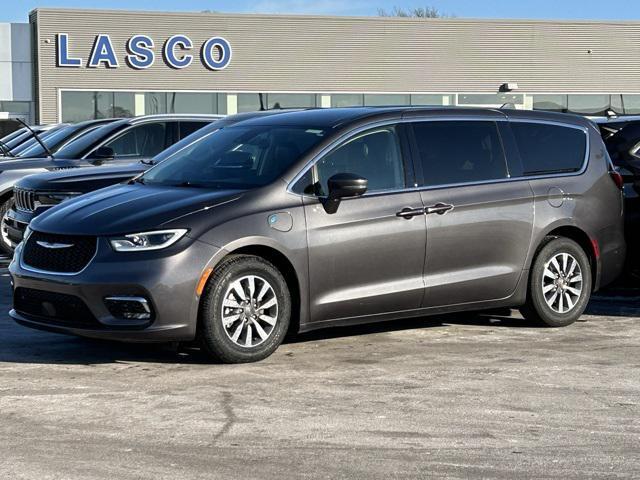 used 2022 Chrysler Pacifica Hybrid car, priced at $21,500