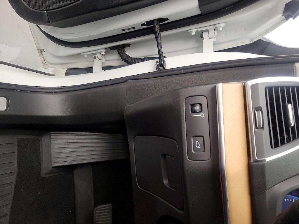 used 2021 Volvo XC90 car, priced at $31,998