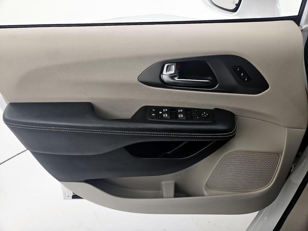 used 2022 Chrysler Pacifica car, priced at $30,998