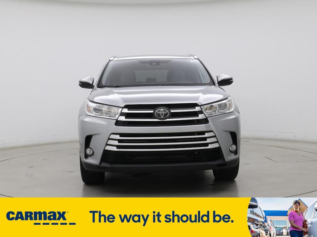 used 2019 Toyota Highlander car, priced at $27,998
