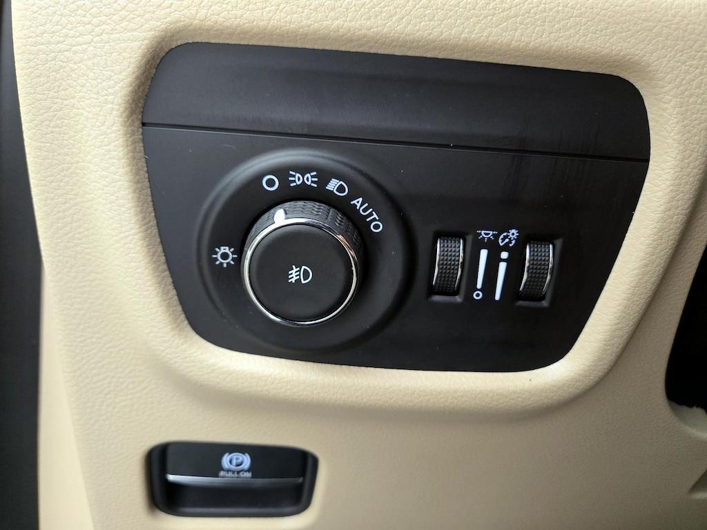used 2021 Jeep Grand Cherokee L car, priced at $35,998