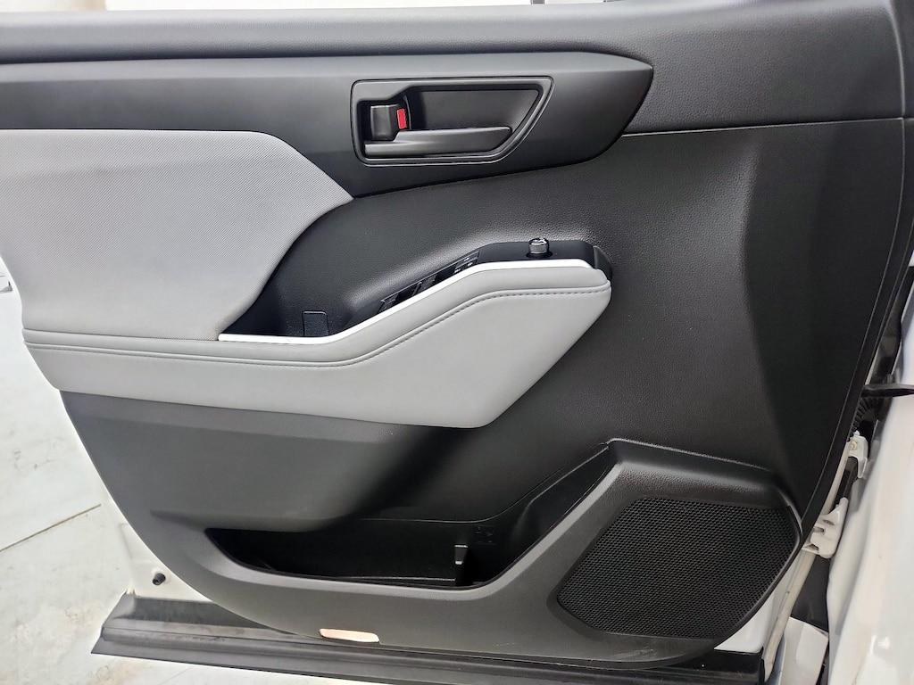 used 2021 Toyota Highlander car, priced at $30,998