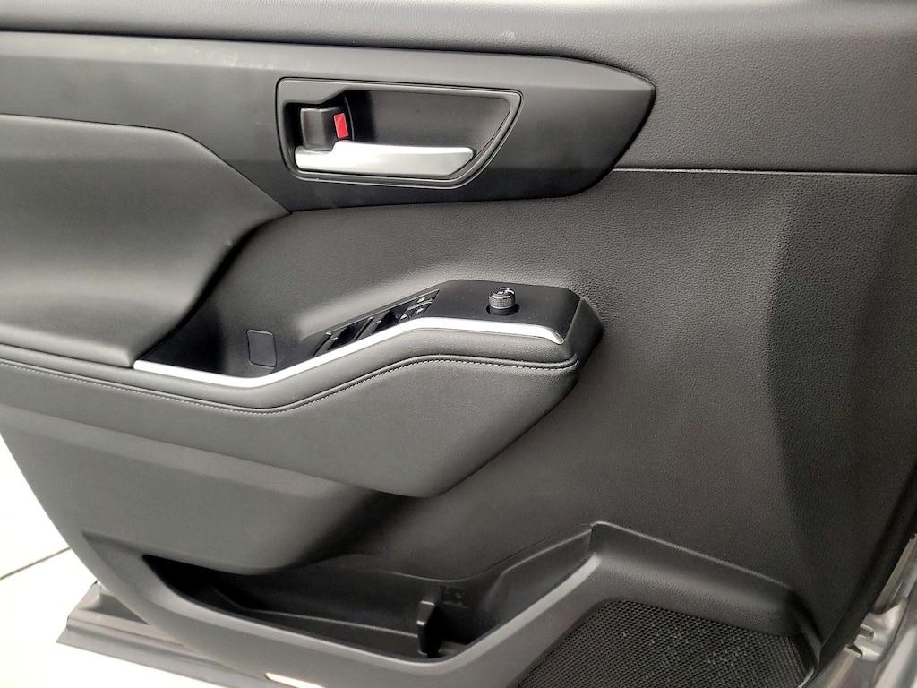 used 2023 Toyota Highlander car, priced at $39,998