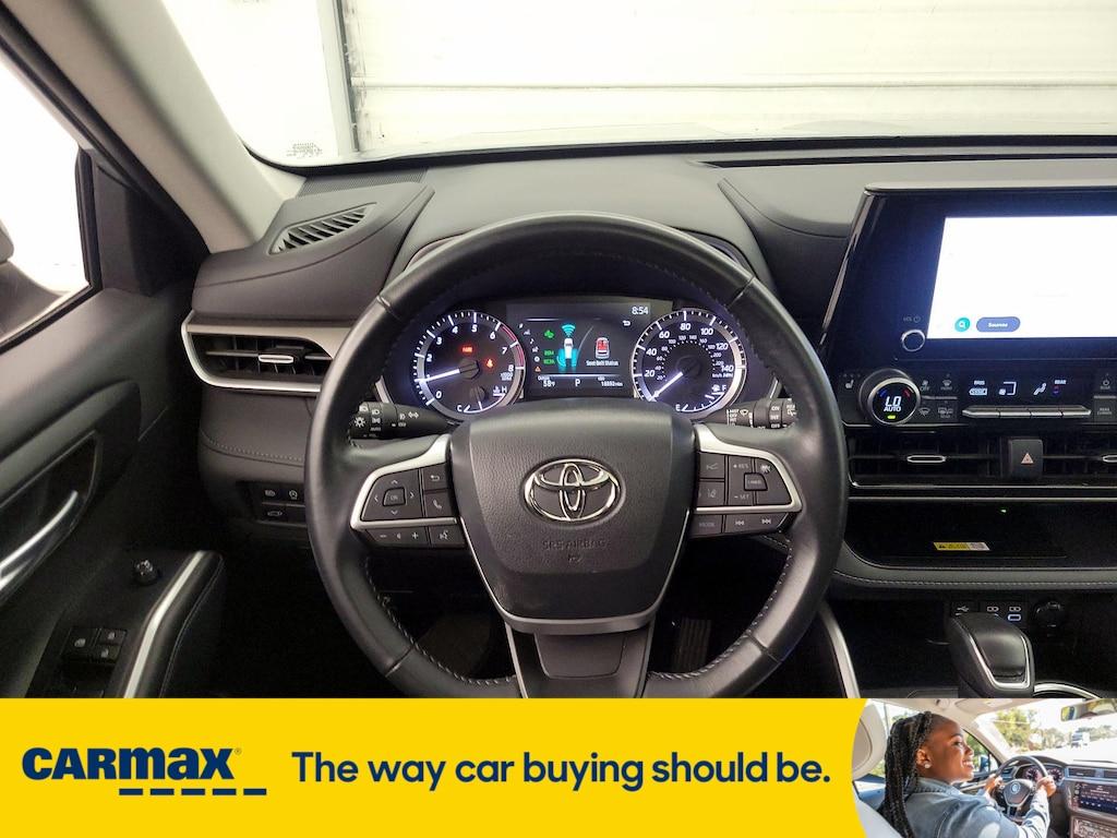 used 2023 Toyota Highlander car, priced at $39,998