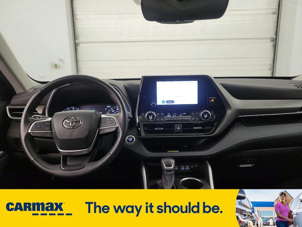 used 2023 Toyota Highlander car, priced at $39,998