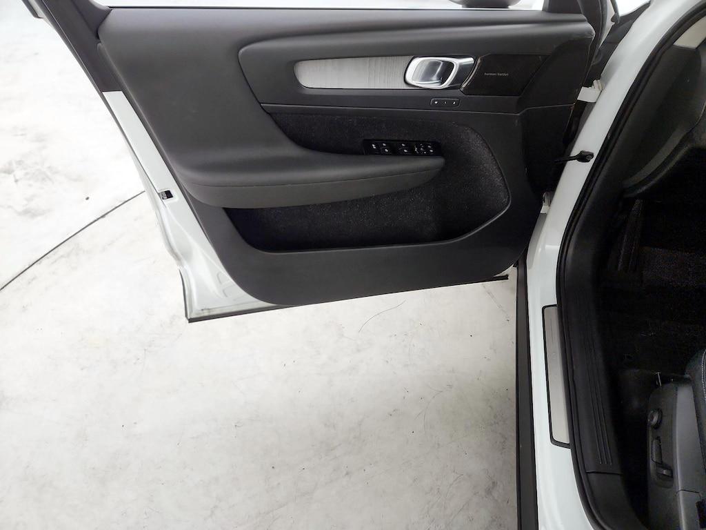 used 2021 Volvo XC40 car, priced at $24,998