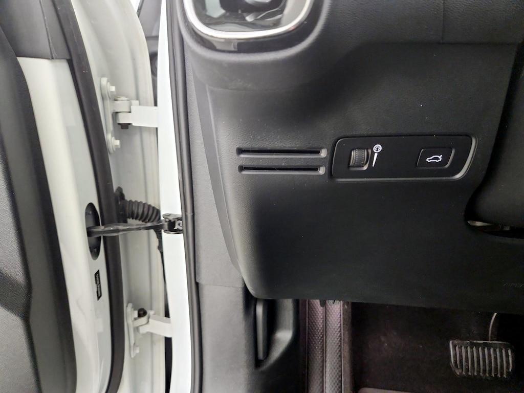 used 2021 Volvo XC40 car, priced at $24,998