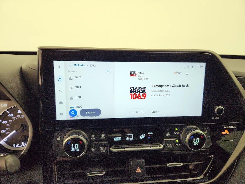 used 2023 Toyota Highlander car, priced at $34,998