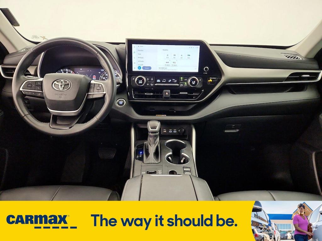 used 2023 Toyota Highlander car, priced at $34,998