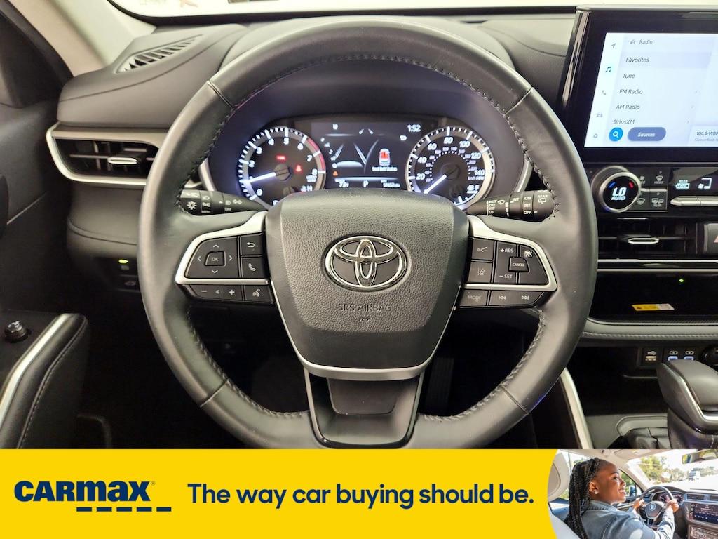 used 2023 Toyota Highlander car, priced at $34,998