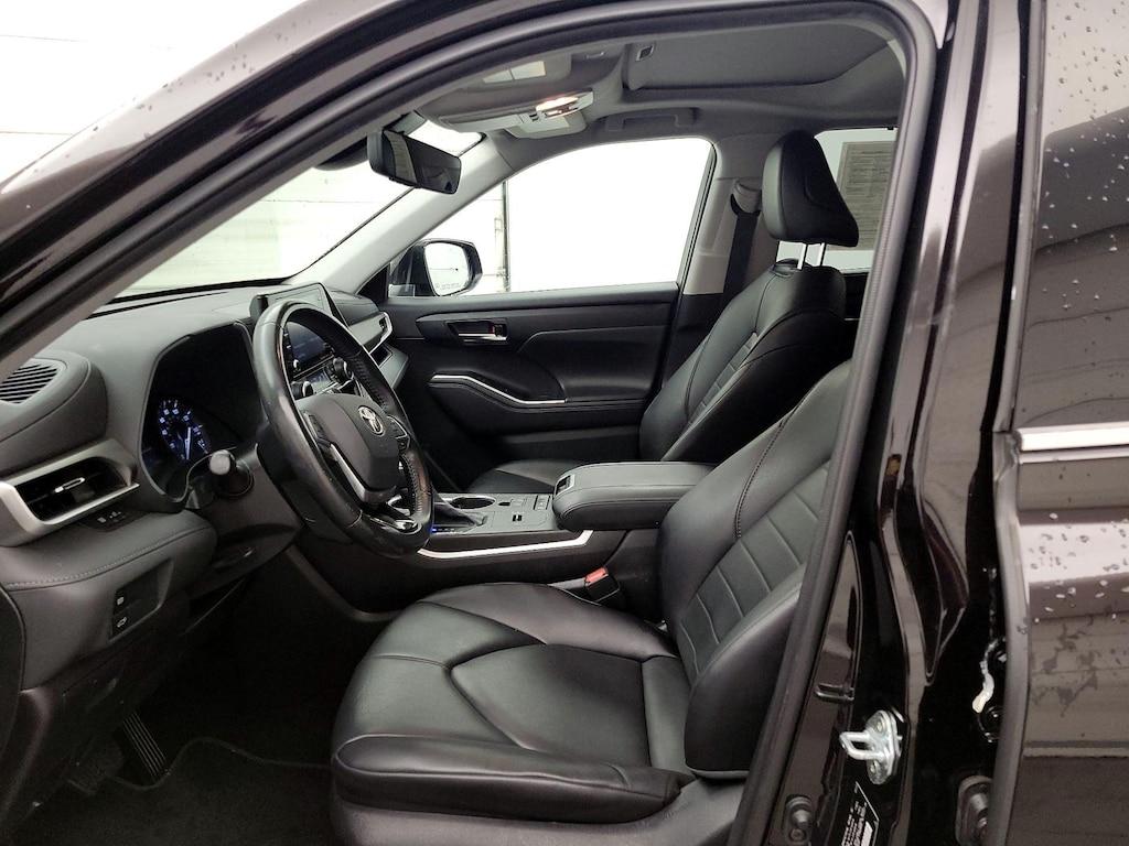 used 2021 Toyota Highlander car, priced at $34,998