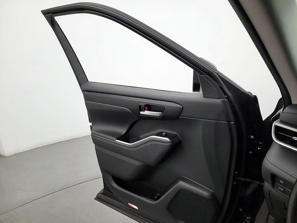 used 2021 Toyota Highlander car, priced at $34,998