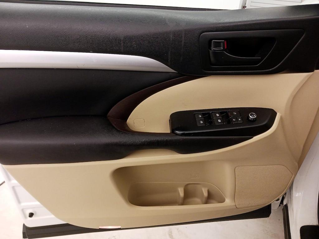 used 2016 Toyota Highlander car, priced at $25,998
