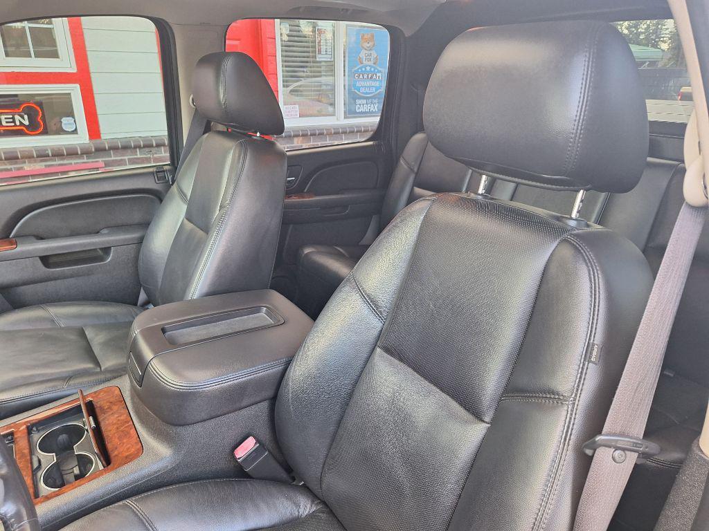 used 2010 Chevrolet Avalanche car, priced at $13,999