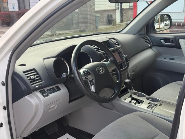 used 2013 Toyota Highlander car, priced at $11,990