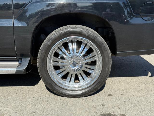 used 2005 Cadillac Escalade EXT car, priced at $13,999