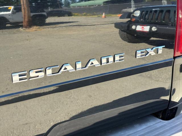 used 2005 Cadillac Escalade EXT car, priced at $13,999