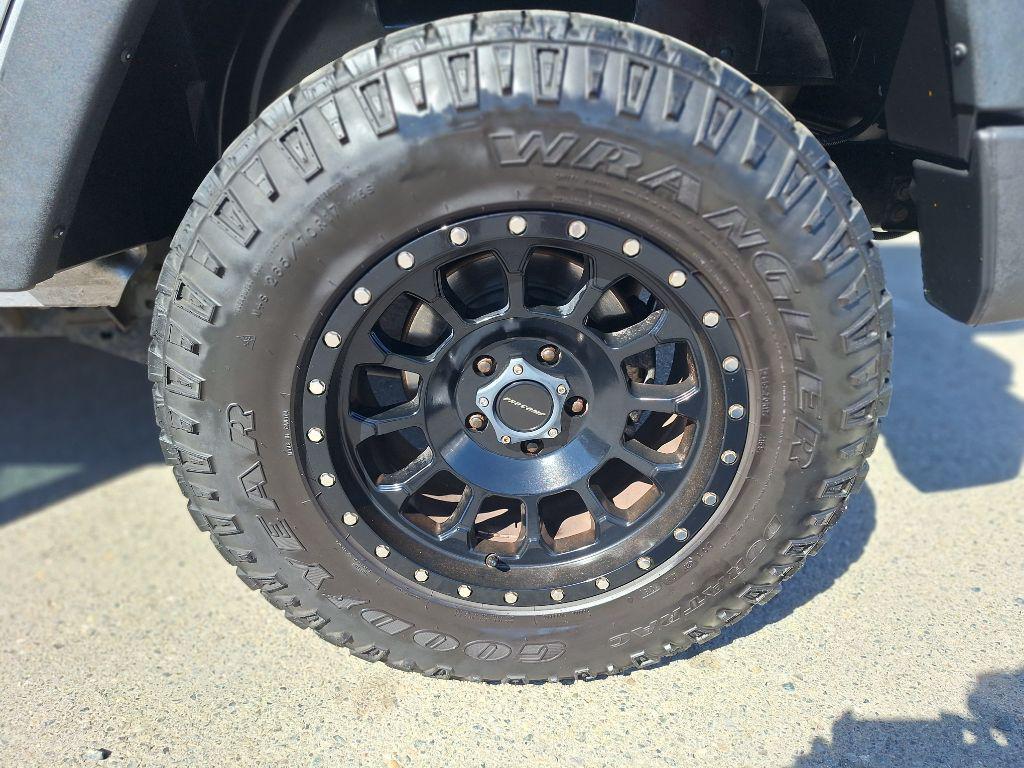 used 2015 Jeep Wrangler Unlimited car, priced at $15,999