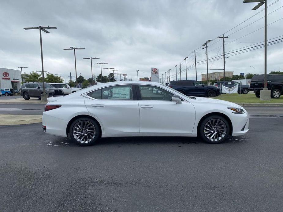 new 2024 Lexus ES 300h car, priced at $54,815