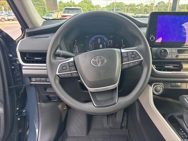 used 2025 Toyota Highlander Hybrid car, priced at $49,198