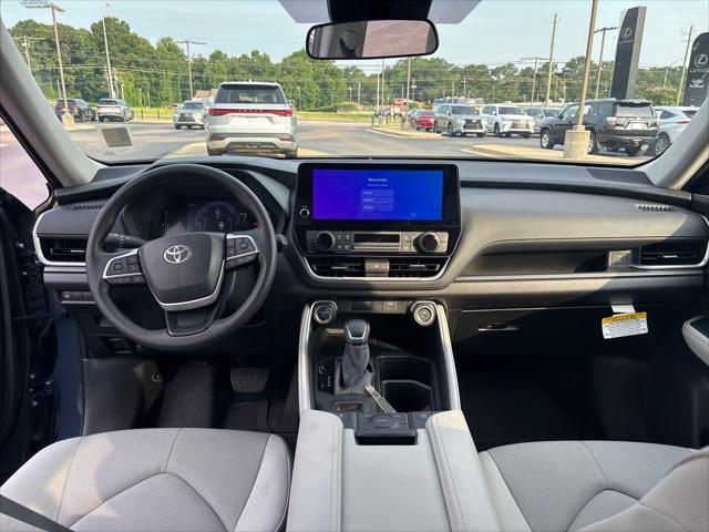 used 2025 Toyota Highlander Hybrid car, priced at $49,198
