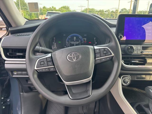 used 2025 Toyota Highlander Hybrid car, priced at $49,198