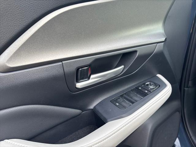 used 2025 Toyota Highlander Hybrid car, priced at $49,198