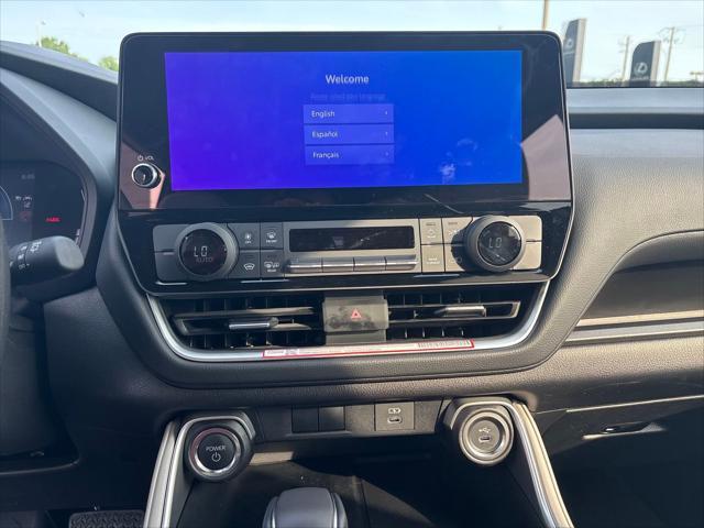 used 2025 Toyota Highlander Hybrid car, priced at $49,198