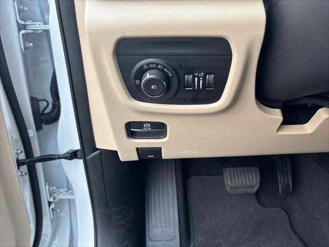 used 2024 Jeep Grand Cherokee car, priced at $39,830