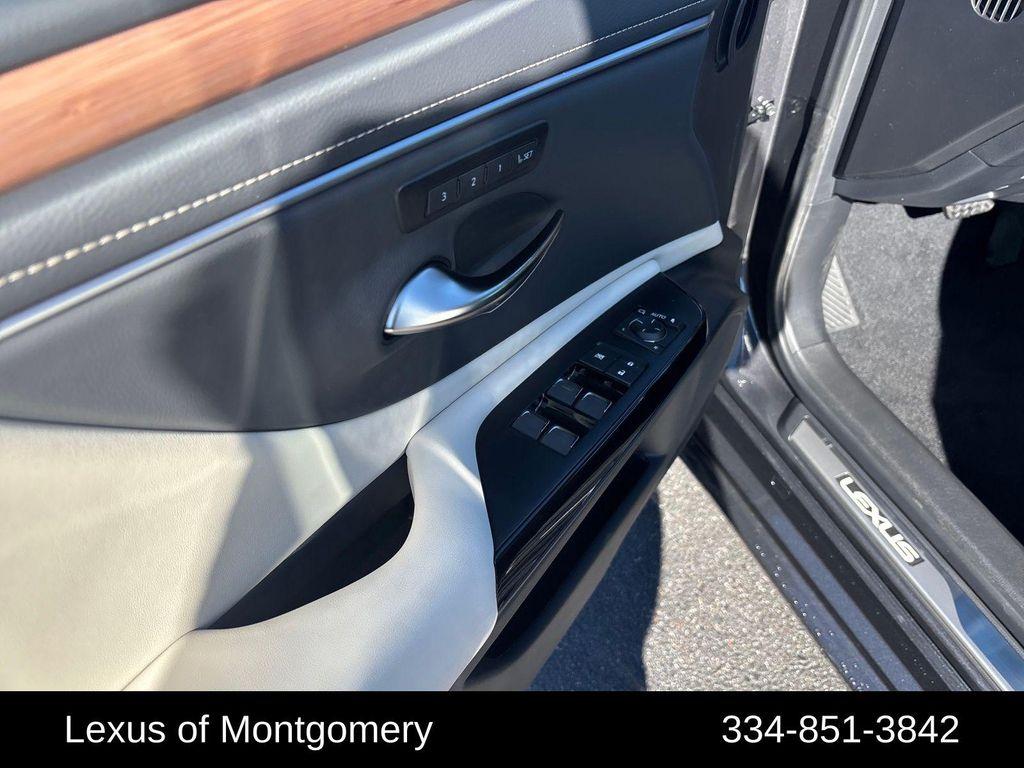new 2025 Lexus ES 350 car, priced at $48,555