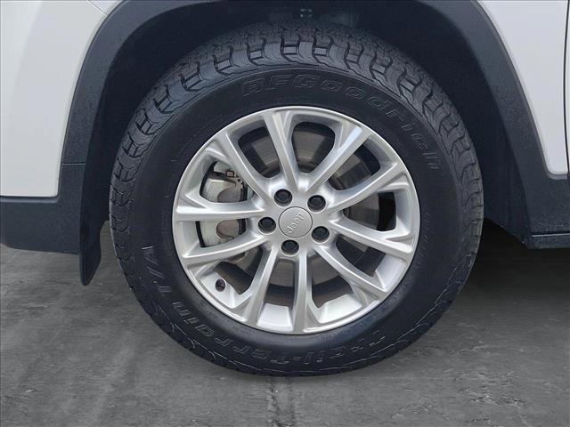 used 2019 Jeep Cherokee car, priced at $16,491