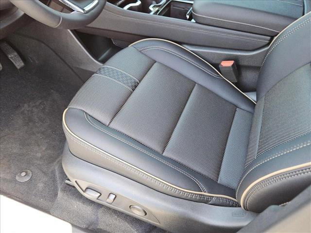 new 2025 Chevrolet Traverse car, priced at $55,997