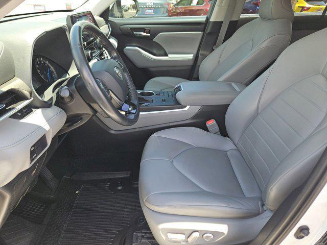used 2020 Toyota Highlander Hybrid car, priced at $35,112