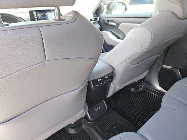 used 2020 Toyota Highlander Hybrid car, priced at $35,112