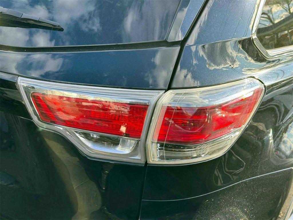 used 2015 Toyota Highlander car, priced at $13,895
