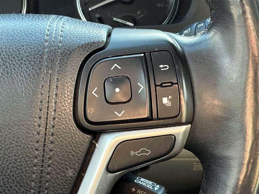used 2015 Toyota Highlander car, priced at $13,895