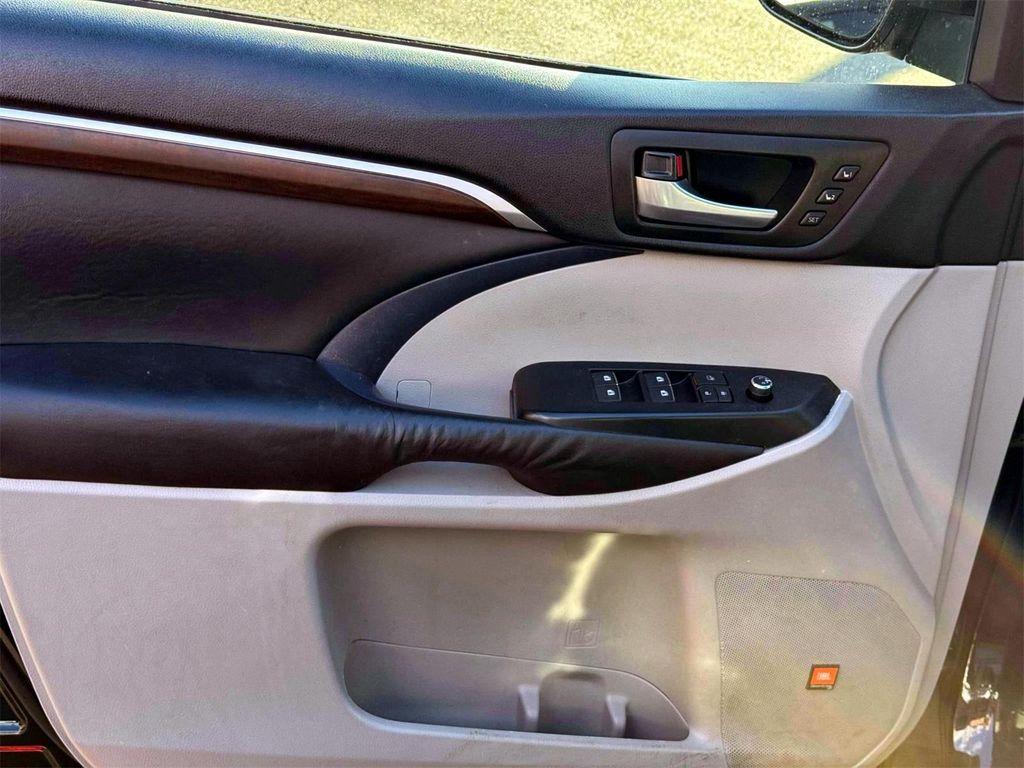 used 2015 Toyota Highlander car, priced at $13,895