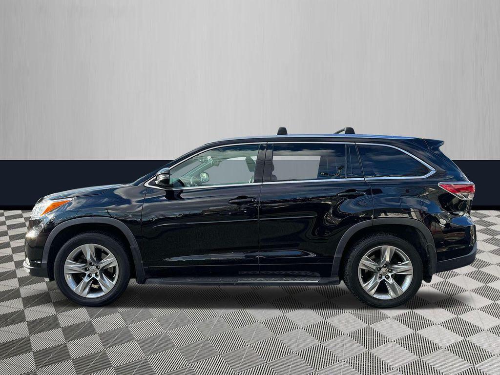 used 2015 Toyota Highlander car, priced at $13,895
