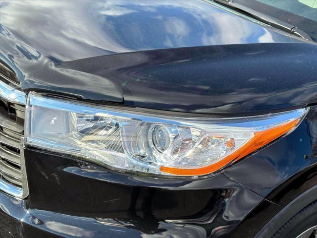 used 2015 Toyota Highlander car, priced at $15,421