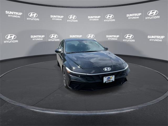 new 2025 Hyundai Elantra car, priced at $23,257