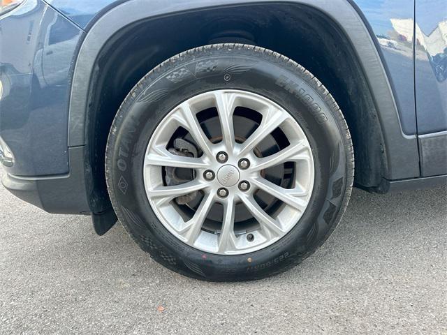 used 2019 Jeep Cherokee car, priced at $14,495