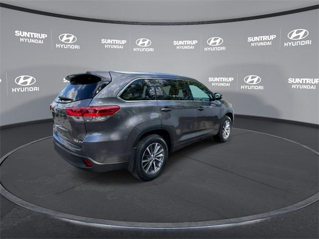 used 2018 Toyota Highlander car, priced at $24,425