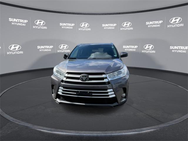 used 2018 Toyota Highlander car, priced at $24,425