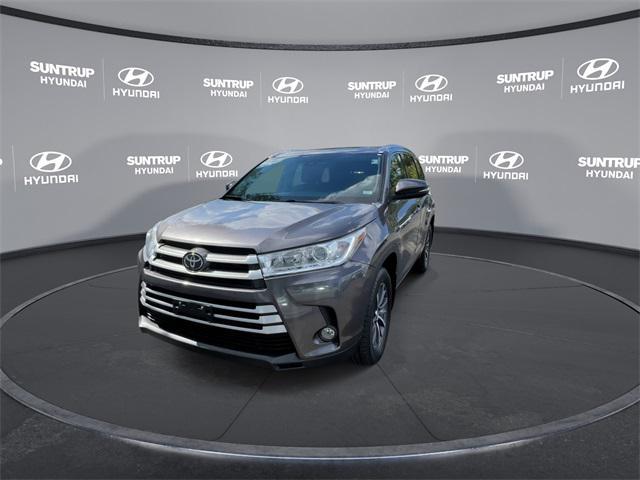 used 2018 Toyota Highlander car, priced at $24,425
