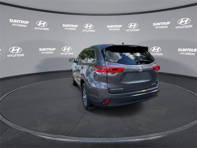 used 2018 Toyota Highlander car, priced at $24,425
