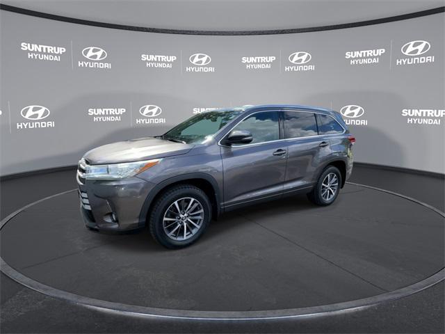 used 2018 Toyota Highlander car, priced at $24,425