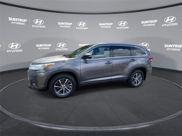 used 2018 Toyota Highlander car, priced at $24,425