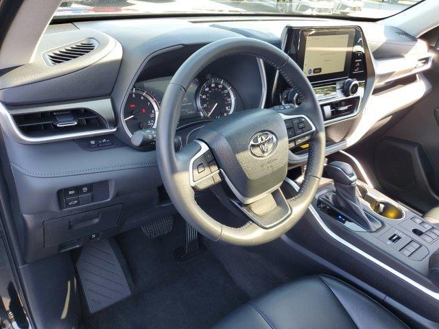 used 2023 Toyota Highlander car, priced at $39,800