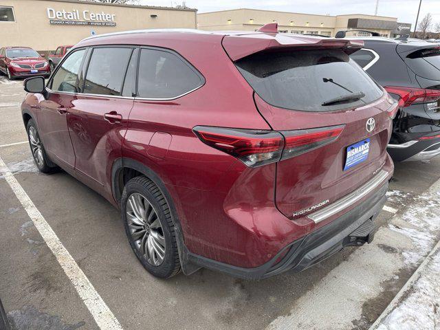 used 2021 Toyota Highlander car, priced at $38,777